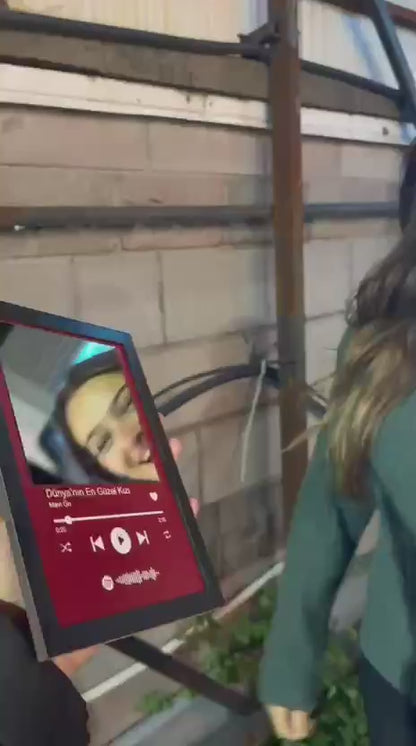 Dünyanın En Güzel Kızı Aynalı Tablo